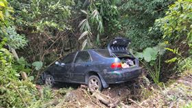 汽車墜落山谷現場。（圖／翻攝畫面）