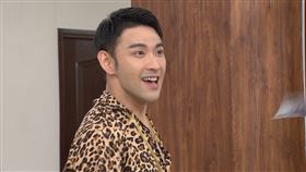 檢察官夫婦潘柏希與游詩璟也首度「下海」演出行動派，為了潛入邪教組織，兩人竟聯手裝瘋賣傻。