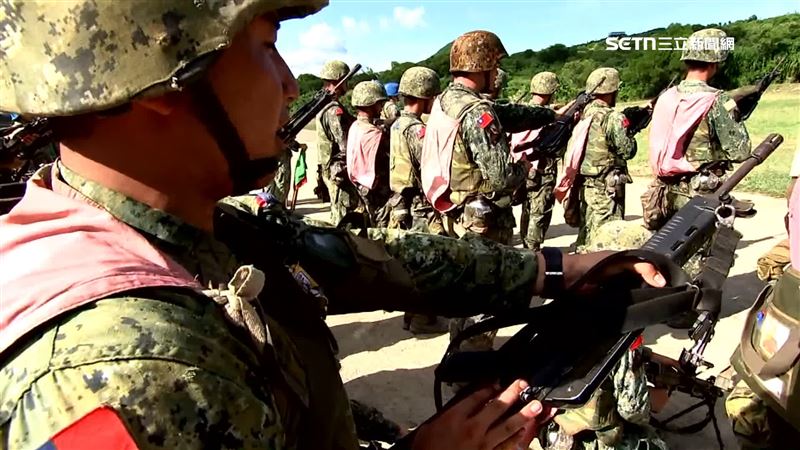 陸軍上兵服役期間，用手機上網玩博奕遊戲，短短8個月，獲利307萬4450元被逮判刑，贏得的賭資需權沒收。（示意圖／資料照）