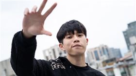 LilHAO接受三立新聞網專訪。（圖／記者趙于瑩攝影）