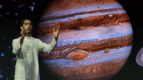 ▲印度神童預言4月有事命中，川普關稅、教宗過世、火山爆發，世界小心10個已爆彈。（圖／翻攝自阿南德影片） 