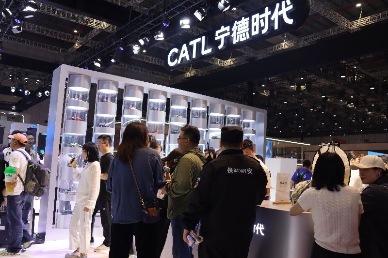 中國電池龍頭寧德時代股價大跌逾11%,自5月高點腰斬