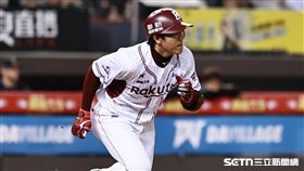 ▲中職36年例行賽，樂天桃猿右外野手成晉敲出安打送回林政華。（圖／記者劉彥池攝影）