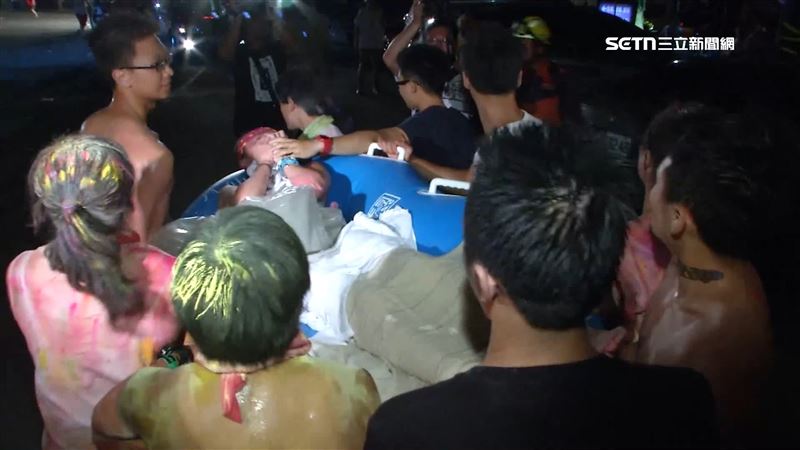10年前八仙塵爆意外,許多遊客遭到嚴重燙傷送醫搶救。(資料照)