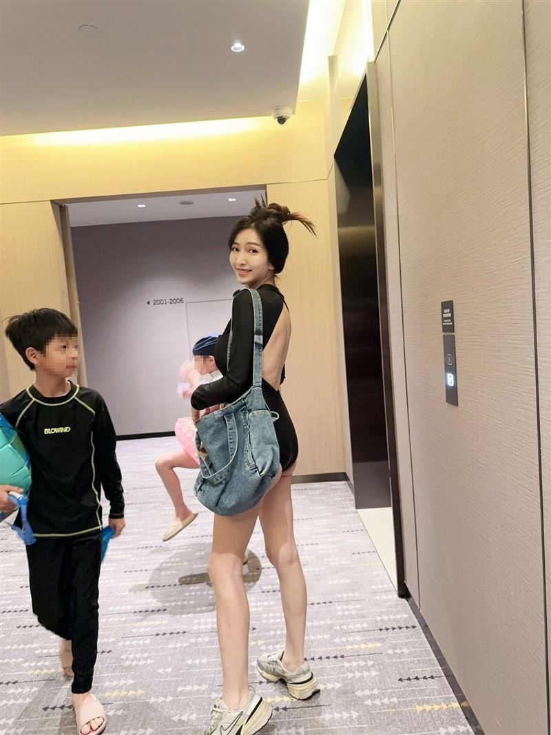 阿翔女兒在飯店溺水,Grace直接跳進水中救命,感嘆:「這世界上沒有哪個媽媽天生就是救生員。」(圖/翻攝自Out Of Control 媽咪Grace臉書)