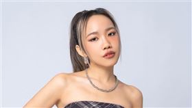 歌手DENA與紐約知名彩妝品牌首度攜手合作聯名主題曲（圖／華納音樂提供）