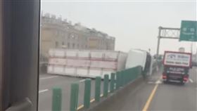 台66,大貨車,回堵,翻覆,水泥車（圖／翻攝自《新屋生活圈》臉書）