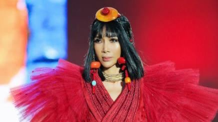 59歲美魔女3度罹癌　切半個舌頭近況曝