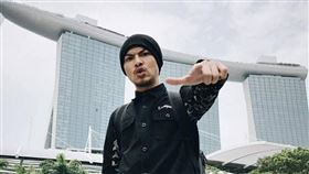 黃明志日前曬出飛往北京機票，遭疑要改變立場。（圖／翻攝Namewee 黃明志臉書）