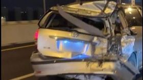 戰損，神車，車尾掉一半，照樣開國道一，網：烏克蘭戰區回來的？（圖／翻攝自Thread @linae_0107）)