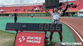 ▲楊梅高中吳育廷在400公尺跨欄決賽又飆破高懸11年的大會紀錄。（圖／記者蔡厚瑄攝影）