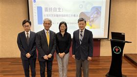 台大公衛研究：逾半數成人支持有條件師協助死亡台大公共衛生學院教授陳端容（右2）24日表示，日前針對全國3992名成人進行調查，超過半數以上支持末期且無法緩解痛苦病人有權要求醫師協助死亡。中央社記者陳婕翎攝  114年4月24日