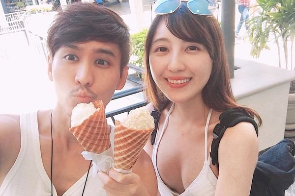 織織（右）曾和插畫家的賴賴交往近17年，怎料2023年宣布分手，消息讓人震驚。（圖／翻攝自織織臉書）