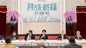 總統賴清德主持氣候變遷對策委員會總統賴清德（中）24日主持國家氣候變遷對策委員會第4次委員會議，他表示，2050淨零轉型是台灣的目標，不會有任何改變。（總統府提供）中央社記者葉素萍傳真 114年4月24日
