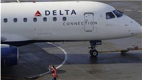 達美航空突徵自願者下機！他舉手秒賺10萬