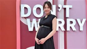 劉雨柔挺6個月孕肚受訪。（圖／本人提供）