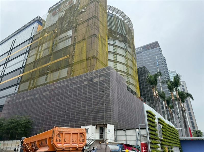 台中新光三越發生氣爆接近兩個半月,第三階段外牆、內部修復準備啟動。(圖/都發局提供)