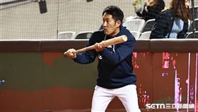 ▲中職36年例行賽，中信兄弟總教練平野惠一指導球員觸擊。（圖／記者劉彥池攝影）