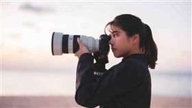 FE 50-150mm F2 GM採用Sony頂尖光學設計，極致畫質結合F2大光圈柔順散景，為專業影像創作而生。（圖／台灣索尼提供） 