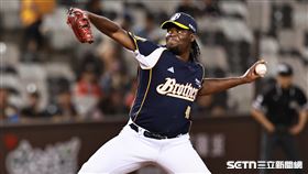 ▲中職36年例行賽，中信兄弟先發投手德保拉。（圖／記者劉彥池攝影）