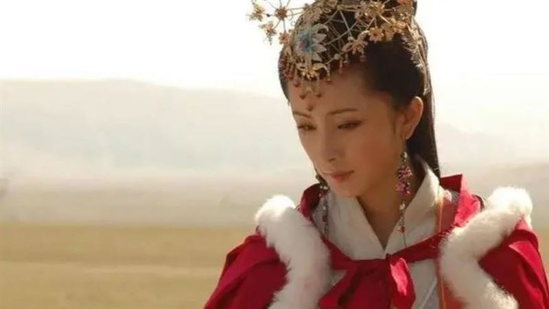 王昭君剛喪夫，繼子說了1句話！她好想哭