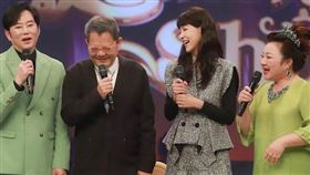 陽帆（左）跟白冰冰（右）訪問鄭進一、陳明真。（圖／民視提供）