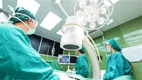 ▲波動止步！醫療產業展現防禦力，打造資產防護網。（示意圖／PIXABAY）