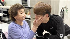 ▲蔡阿嘎臉書，阿嘎阿嬤。（圖／翻攝自蔡阿嘎臉書）