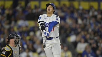 對決海盜狀元　大谷追打沒進壘曲球遭三振