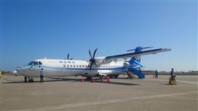 馬祖高雄包機11/6至11/27飛航  華信航空執飛馬祖高雄包機航線獲民航局核准，將於11月6日至11月27日，由華信航空執飛，共飛10個來回航班。圖為華信班機降落於南竿機場。中央社記者潘欣彤攝  113年9月26日