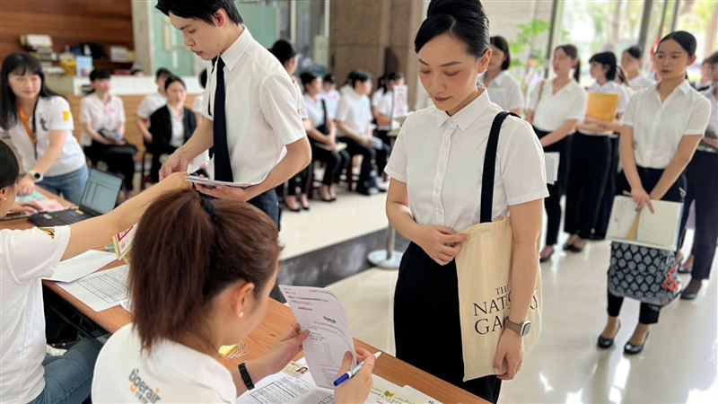 台虎航祭70K招空服員　千人搶破頭畫面曝