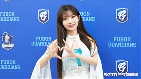 ▲中職36年例行賽，Fubon Angels韓籍成員李珠珢個人秀服裝曝光。（圖／記者劉彥池攝影）