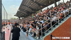 ▲台南棒球場此役湧入9248人進場。（圖／記者黃耿誼攝影）