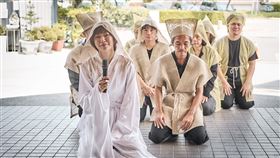 演員范瑞君（左）、陳又瑄在公視學生劇展《雲靄之詩》中飾演母女「美雲」、「子嫣」，最終貨車上情感戲令人動容。（圖／公視提供）