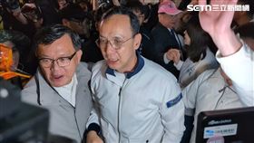 ▲國民黨主席朱立倫等人前往中正一分局自首。（圖／記者楊忠翰攝影）