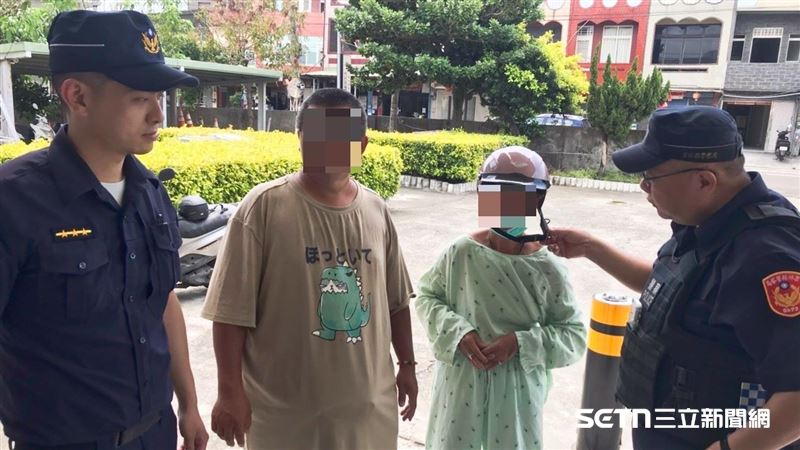 婦穿病服獨坐街頭曝晒　2警舉動超暖人心