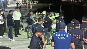 宰殺保育類海豚當誘餌  屏東船長訊後交保屏東縣吳姓船長指示外籍漁工捕撈並宰殺保育類海豚作為誘餌，以提高鯊魚捕獲量，屏東地檢署獲報展開調查，依違反野生動物保育法，訊後諭知吳姓船長以新台幣10萬元交保，限制出境、出海。（屏檢提供）中央社記者李卉婷傳真  114年4月26日