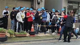 ▲林志潔爆426凱道這群外籍青年，26日中午在新竹市南大路彩券行前集合上車。（圖／翻攝自林志潔臉書）

