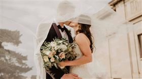 近日印度北方邦密拉特發生一起令人傻眼的婚禮烏龍事件。（示意圖／翻攝Pexels）