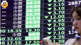 原PO表示，爸爸玩股票賠了兩棟房子。（示意圖／CTWANT）