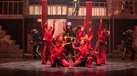 楊大正（中）最初因是「滅火器」主唱而受邀出演，演技與歌聲皆十分貼合角色。（圖／故事工廠提供）