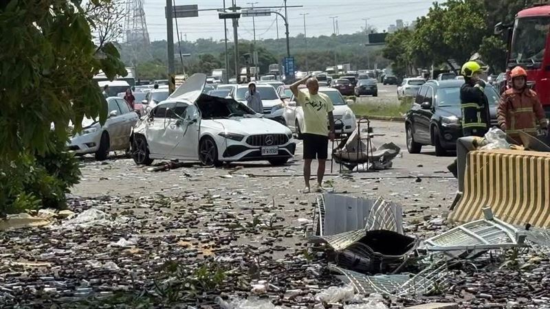 台中曳引車連撞21車！母女重傷雙雙進加護