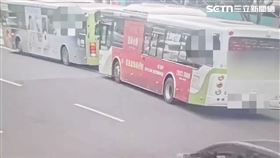 ▲北市2部大都會客運公車發生追撞事故，導致9人受傷送醫。（圖／翻攝畫面）