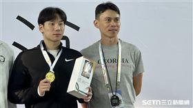 ▲臺灣師大「台灣蝶王」王冠閎（左）與教練黃智勇（右）。（圖／記者蔡厚瑄攝影） 