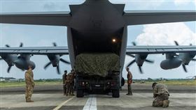 美軍陸戰隊NMESIS透過空運方式部署至菲律賓巴丹島。（圖／取自「肩並肩」演習官方臉書）