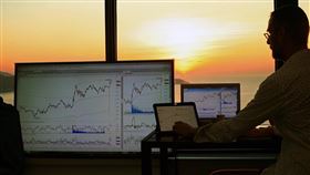 ▲美股在上週五科技股亮眼財報加持下全線收紅，台股今有望站回20000點大關。（示意圖／PIXABAY）