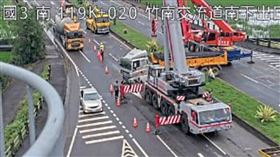 事故,砂石車,交流道,車道,匝道,分隔島,國道三號,苗栗,竹南▲圖片描述。（圖／翻攝畫面）