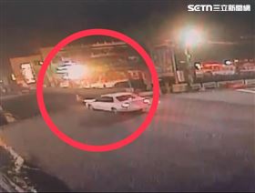 撞死人肇逃還跑去買菜！監視器揪出冷血婦(圖/翻攝畫面)