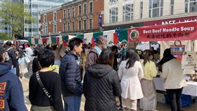 倫敦台灣飲食文化節  各式小吃攤位體驗台灣Experience Taiwan飲食文化節在倫敦舉行，現場有台灣經典小吃和各式各樣夜市特有的攤位，吸引大批民眾參加。中央社記者黃佩珊倫敦攝  114年4月28日