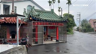 獨／埔里土地公廟入夜「因一原因」拉鐵門